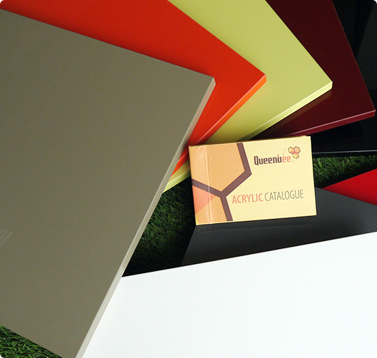 Tấm Acrylic Queen Bee